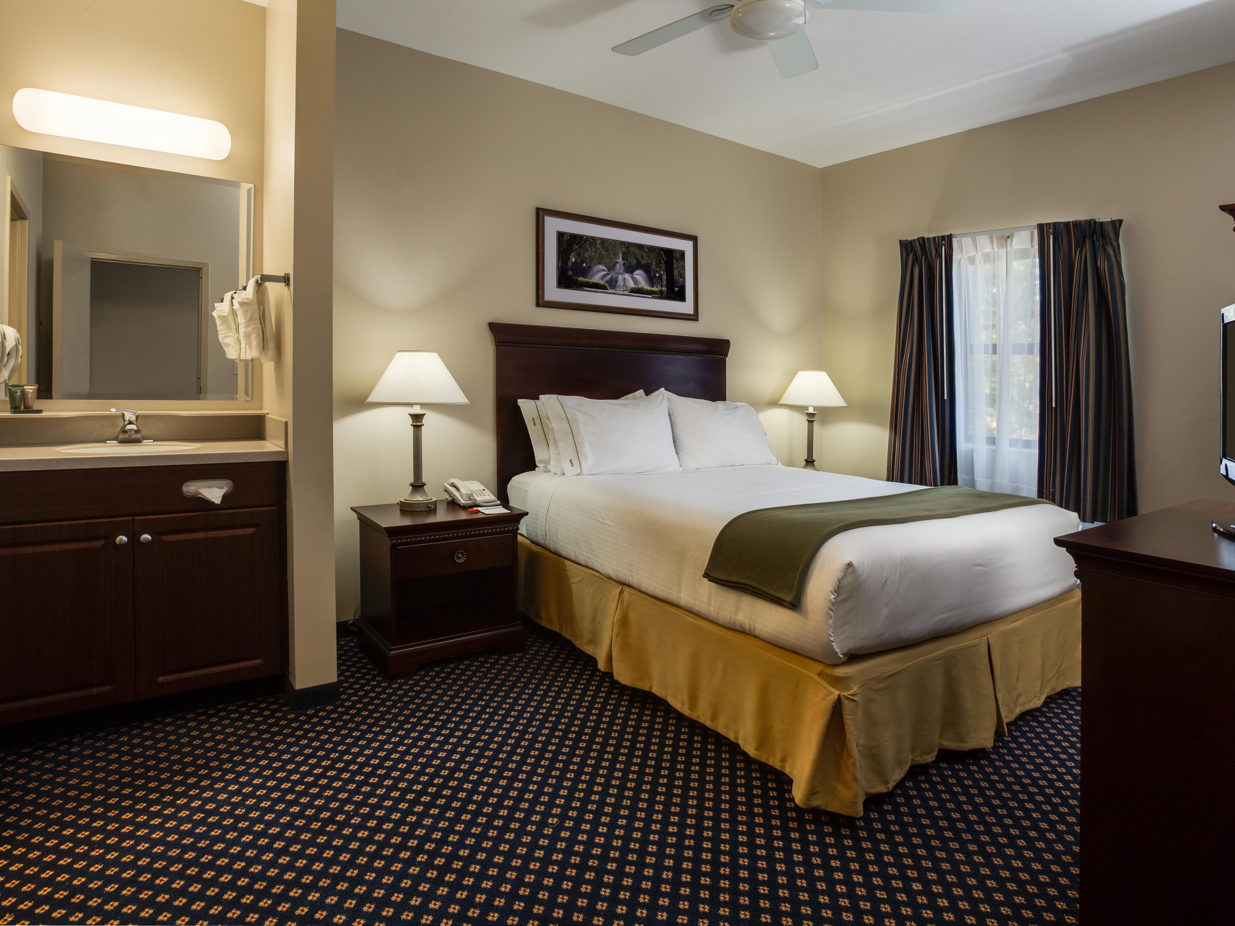 Rooms and Rates for IHG Army Hotels Main Lodge at Fort Stewart