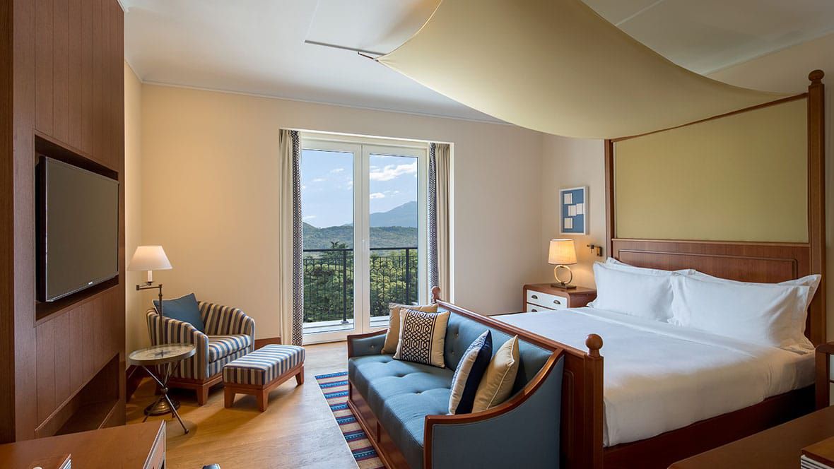 Regent Featured Room