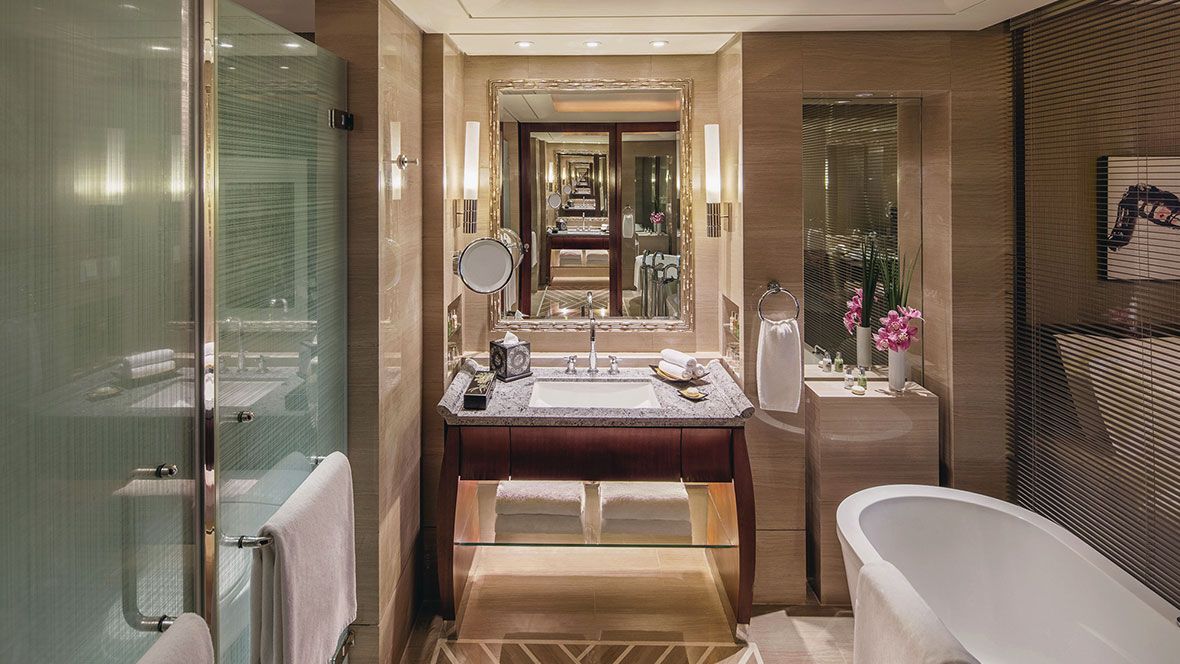 Deluxe Room Bathroom