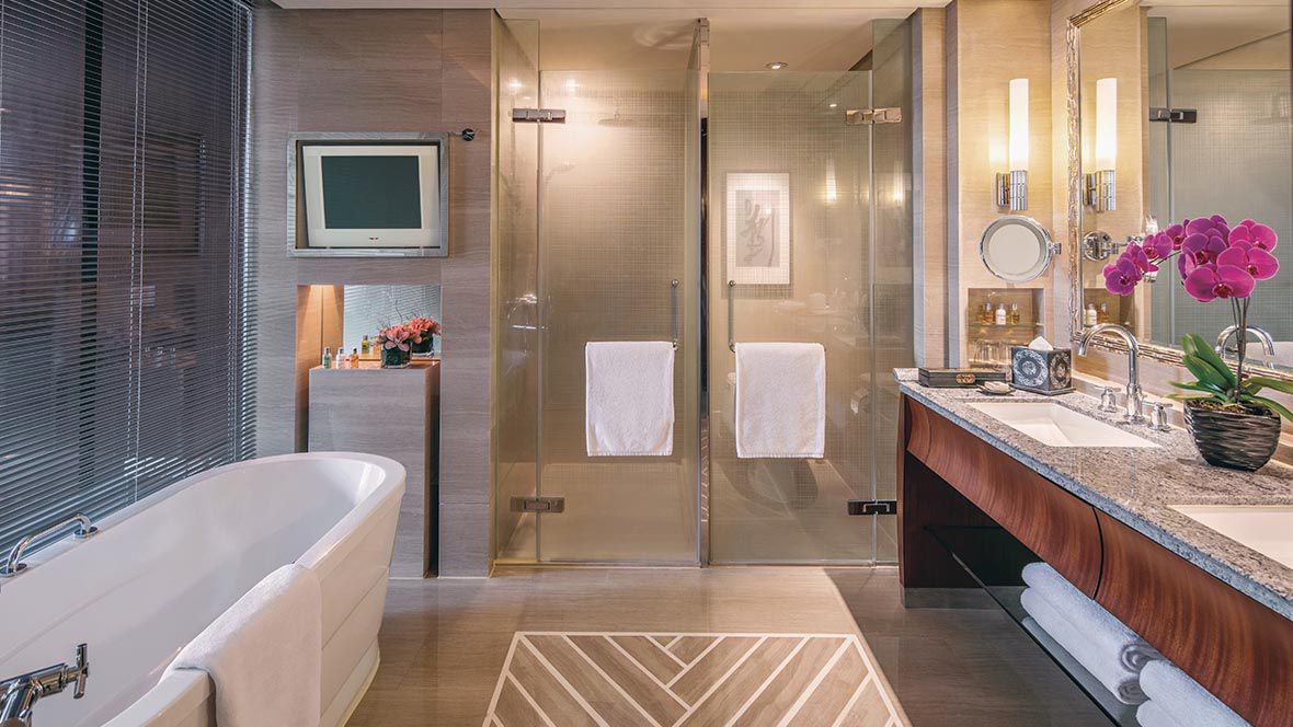 Executive Suite Bathroom