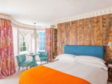 Mr & Mrs Smith 22 Stanley Gardens in London, United Kingdom