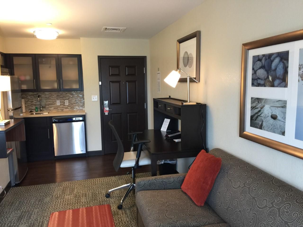 Rooms and Rates for IHG Army Hotels Building 1208 at Fort Belvoir