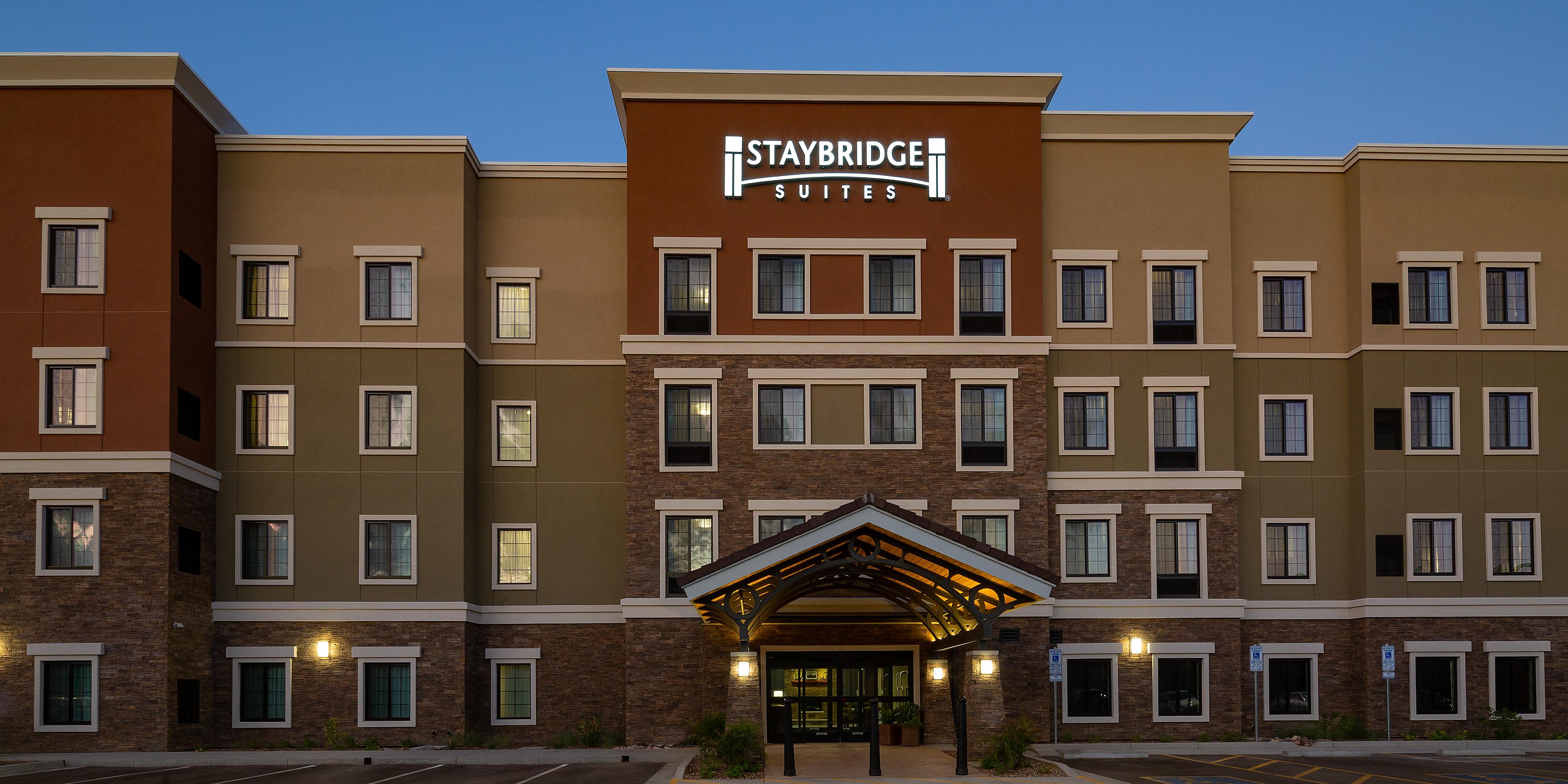 Staybridge Suites Phoenix 6162014700 2x1?qlt=85,0&resMode=sharp2&op Usm=1.75,0.9,2,0